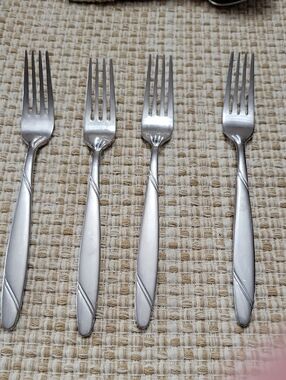 Oneida Risotto Silver-Tone Stainless Salad Forks - Set of 4